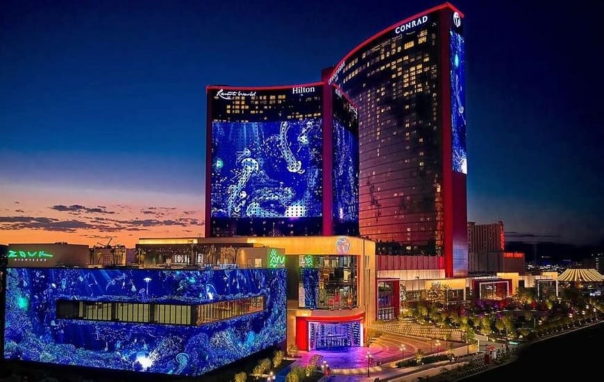 “Slot Machine” in Las Vegas dispenses real cars